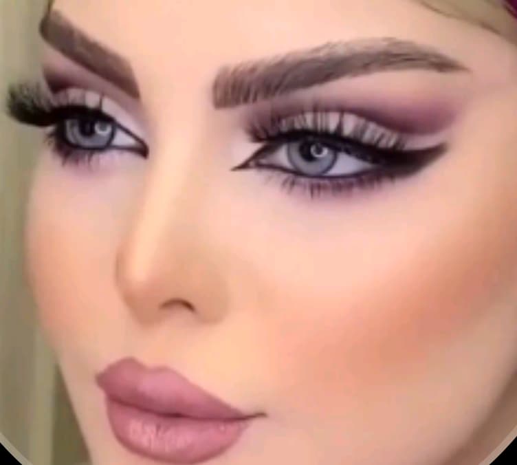 ارتست دانه الشمري🥀💄