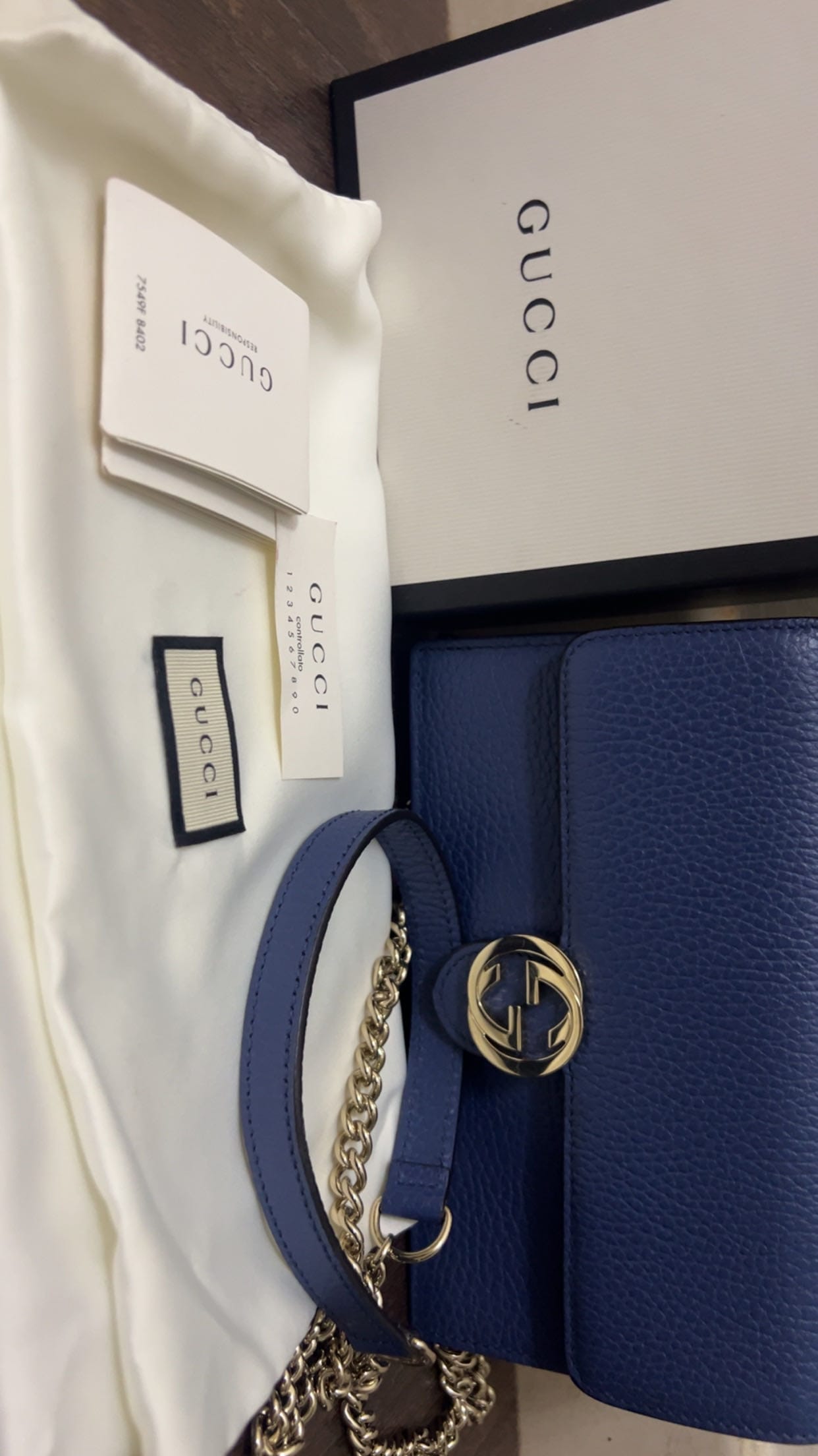 Gucci Interlocking Chain Wallet small size  حقيبه يد قوتشي in blue.